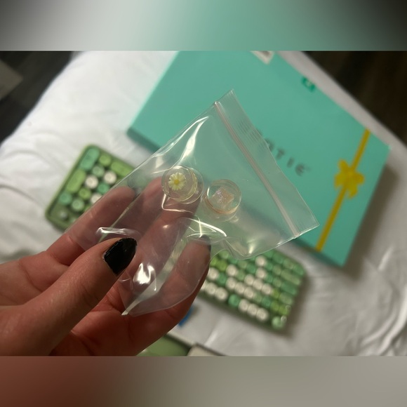 Viral tik tok keyboard and mouse - Picture 3 of 4